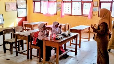 Sepi Peminat, SDN 1 Gedung Meneng Tetap Sambut Dua Murid Baru dengan Semangat